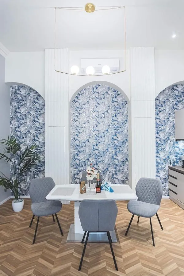 Luxury Gold 2 Bedroom Apartment Budapest