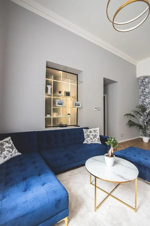 Luxury Gold 2 Bedroom Apartment Budapest