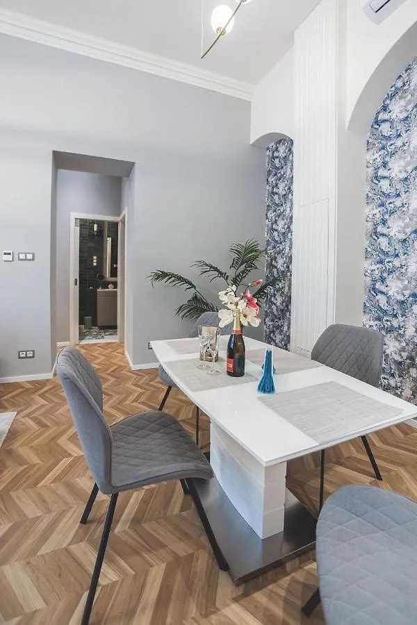 בודפשט Luxury Gold 2 Bedroom Apartment 0*,  הונגריה